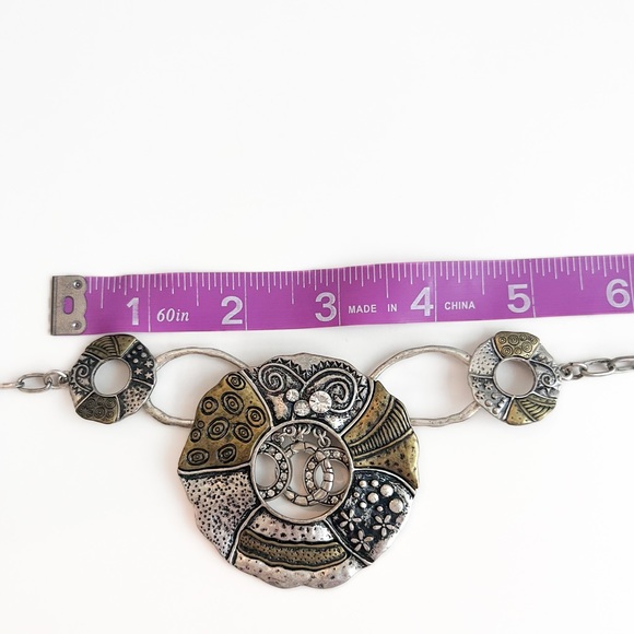 Efm Silver and Gold Metal Necklace ~ Women’s Medallion Statement Jewelry - Picture 5 of 6